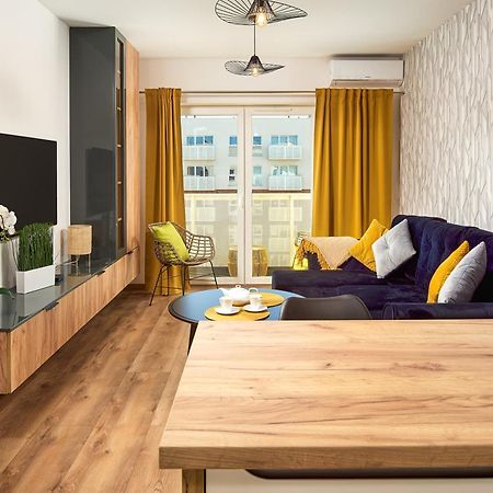 Lumina Luxury 3-Rooms Apartments With Parking 우치 외부 사진