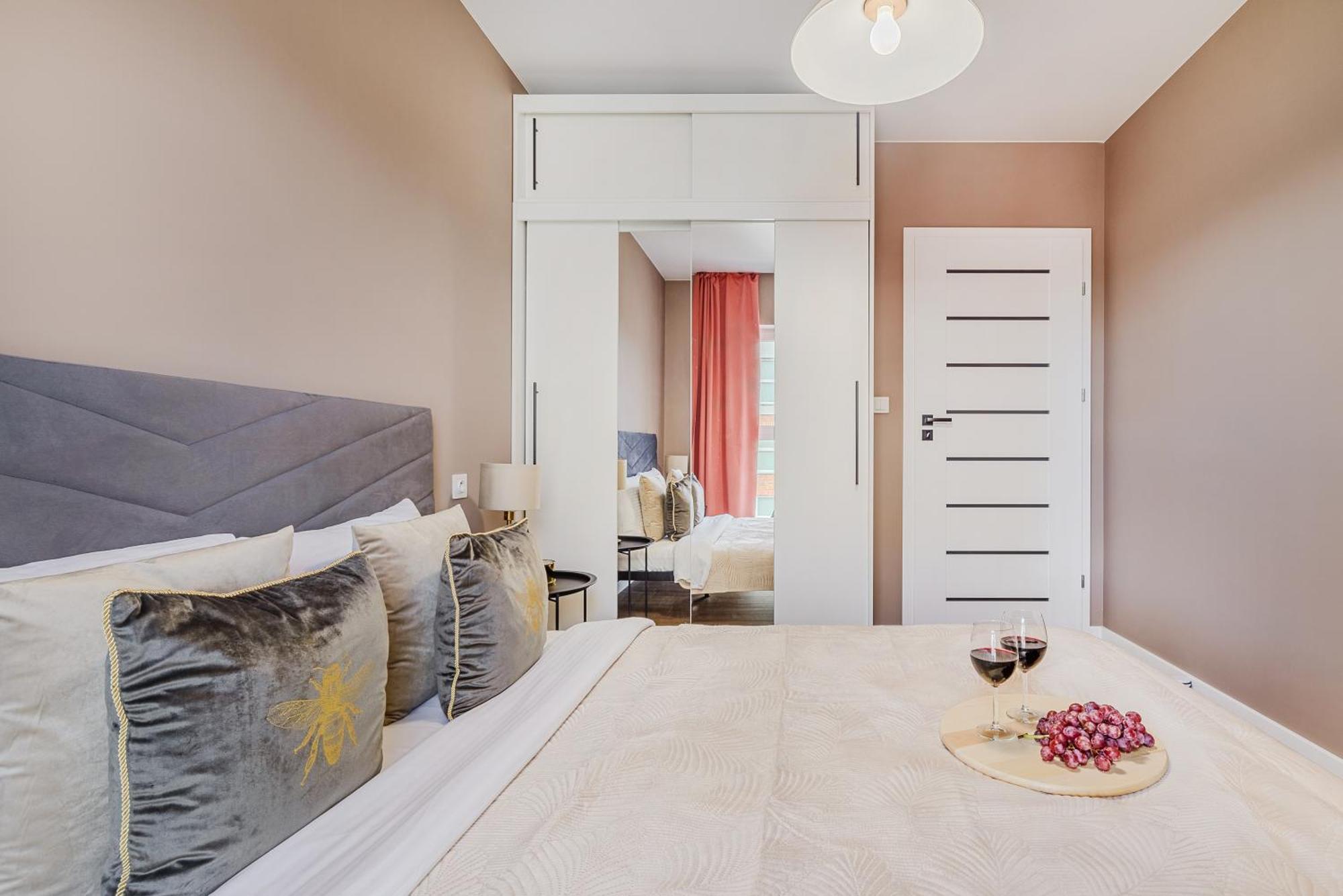 Lumina Luxury 3-Rooms Apartments With Parking 우치 외부 사진