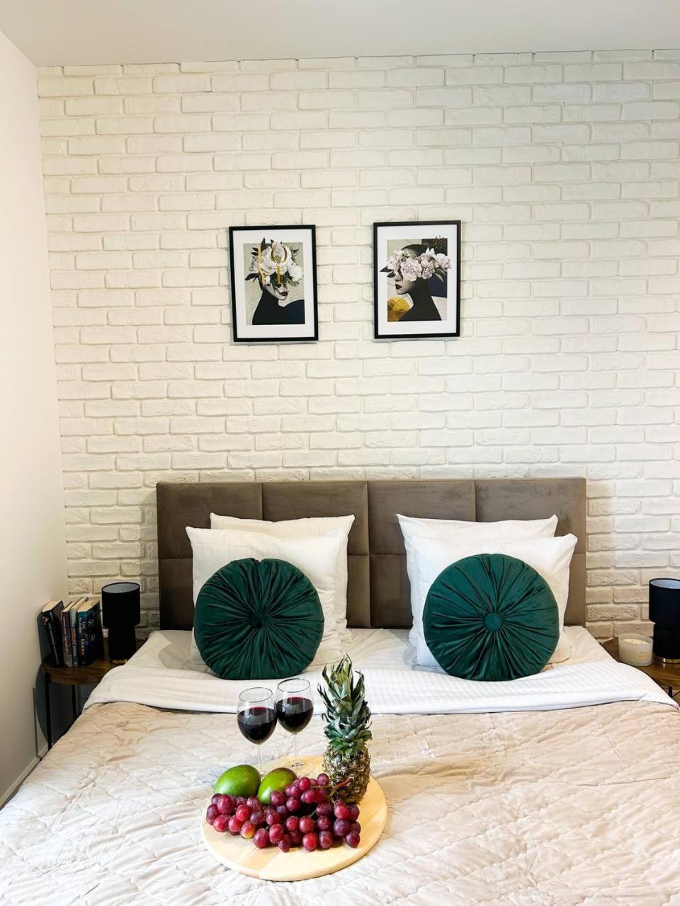 Lumina Luxury 3-Rooms Apartments With Parking 우치 외부 사진