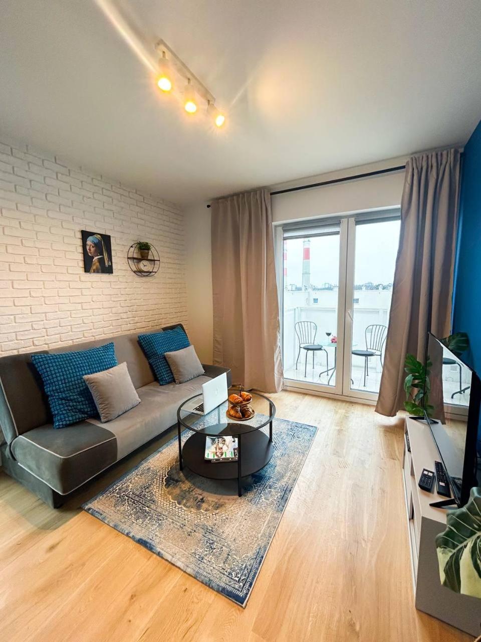 Lumina Luxury 3-Rooms Apartments With Parking 우치 외부 사진