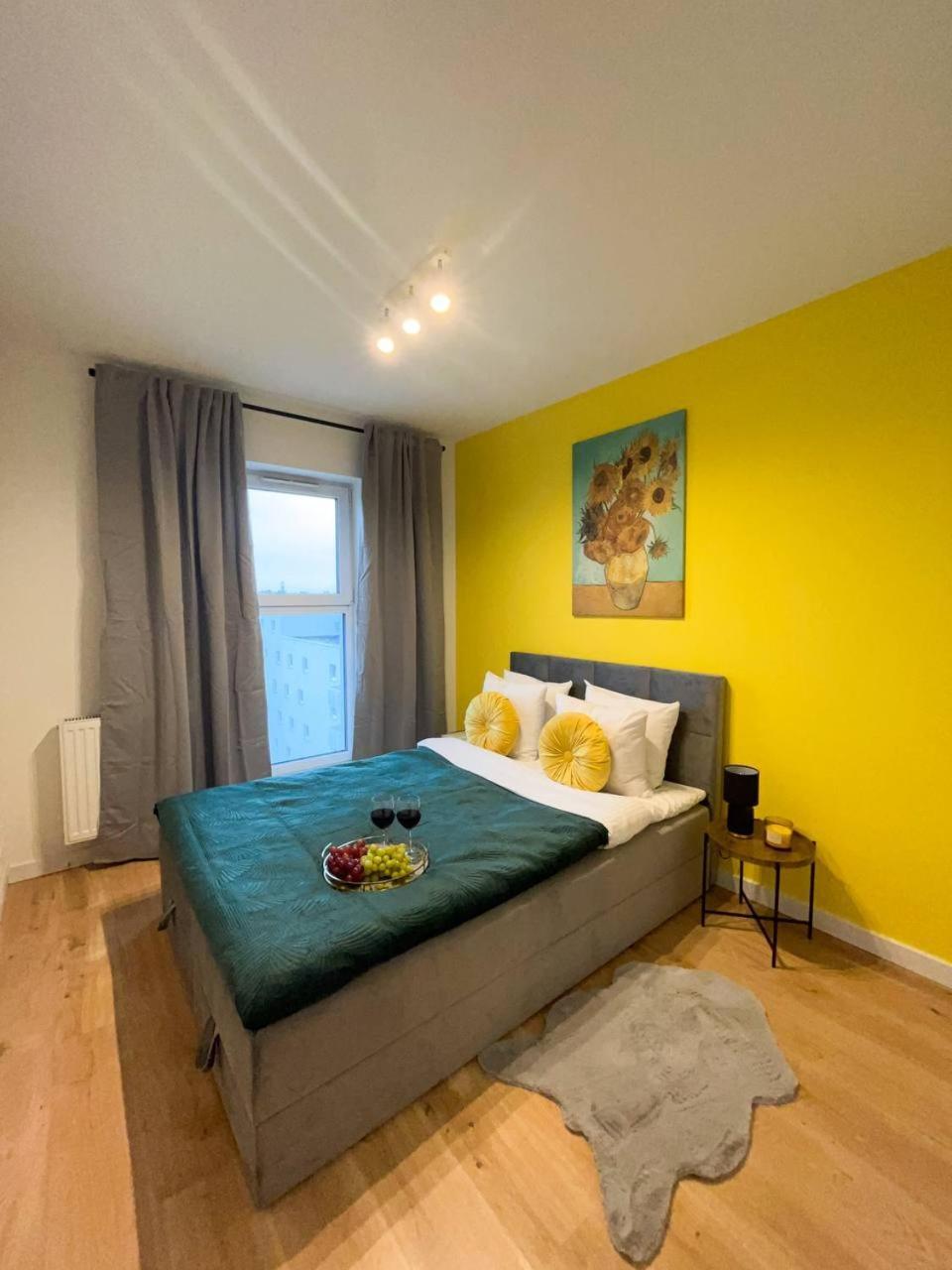 Lumina Luxury 3-Rooms Apartments With Parking 우치 외부 사진